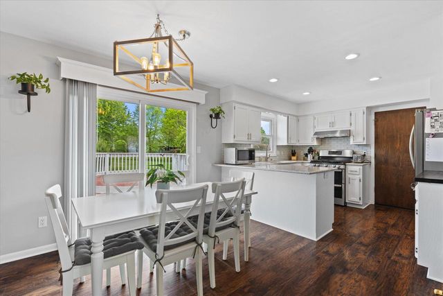 1128 Lake Park DRIVE, Pewaukee, WI 53072
