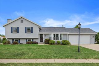 1128 Lake Park DRIVE, Pewaukee, WI 53072