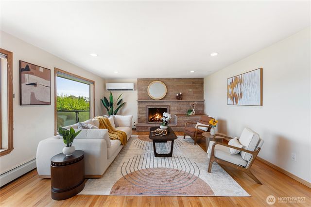 3920 NE 157th Place, Lake Forest Park, WA 98155