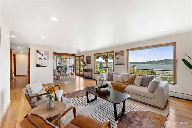 3920 NE 157th Place, Lake Forest Park, WA 98155