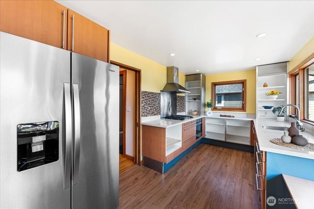 3920 NE 157th Place, Lake Forest Park, WA 98155