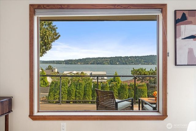 3920 NE 157th Place, Lake Forest Park, WA 98155