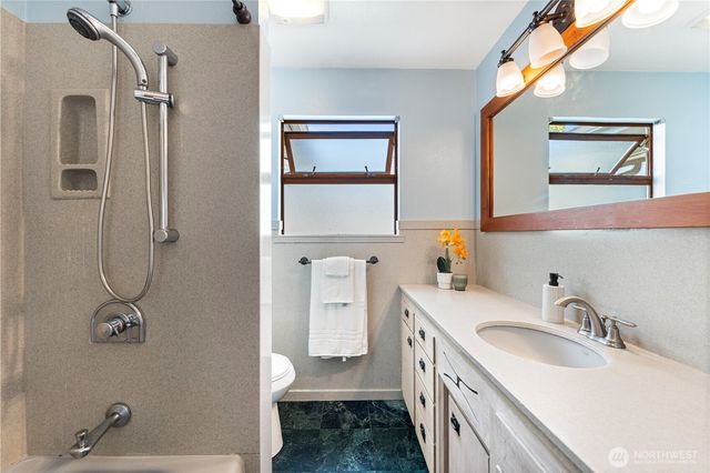 3920 NE 157th Place, Lake Forest Park, WA 98155