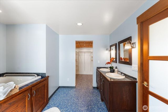 3920 NE 157th Place, Lake Forest Park, WA 98155