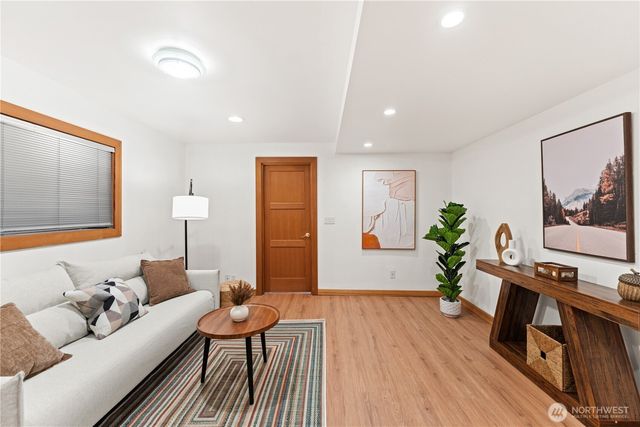 3920 NE 157th Place, Lake Forest Park, WA 98155
