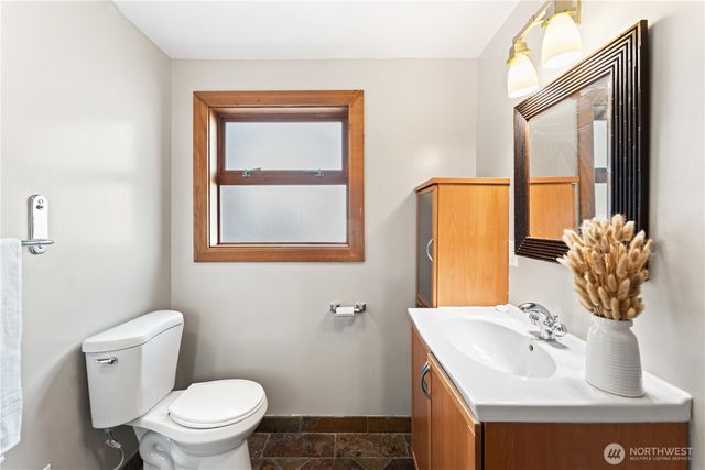 3920 NE 157th Place, Lake Forest Park, WA 98155