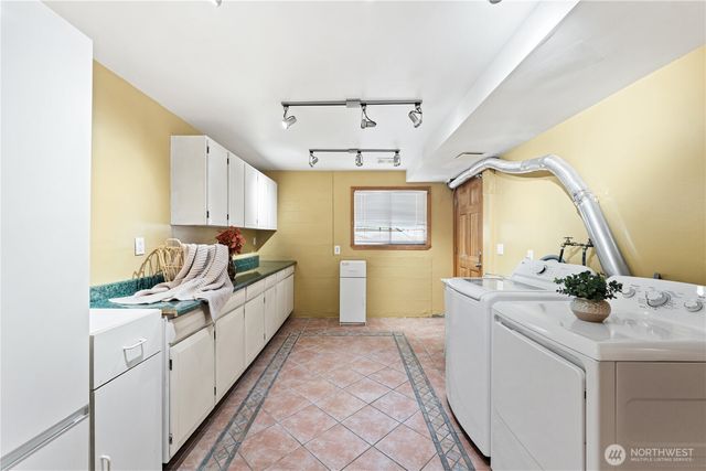 3920 NE 157th Place, Lake Forest Park, WA 98155