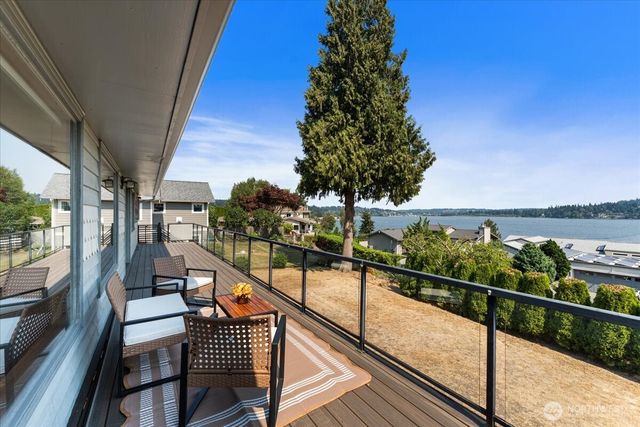 3920 NE 157th Place, Lake Forest Park, WA 98155
