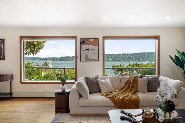 3920 NE 157th Place, Lake Forest Park, WA 98155