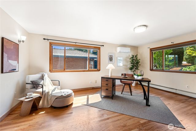 3920 NE 157th Place, Lake Forest Park, WA 98155