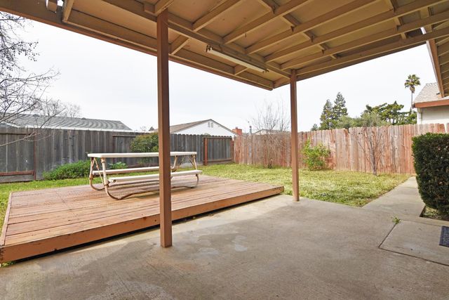 2621 Dels Ln, Turlock, CA 95382