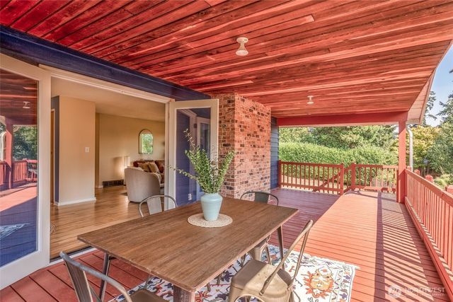 10514 SW 110th Street, Vashon, WA 98070