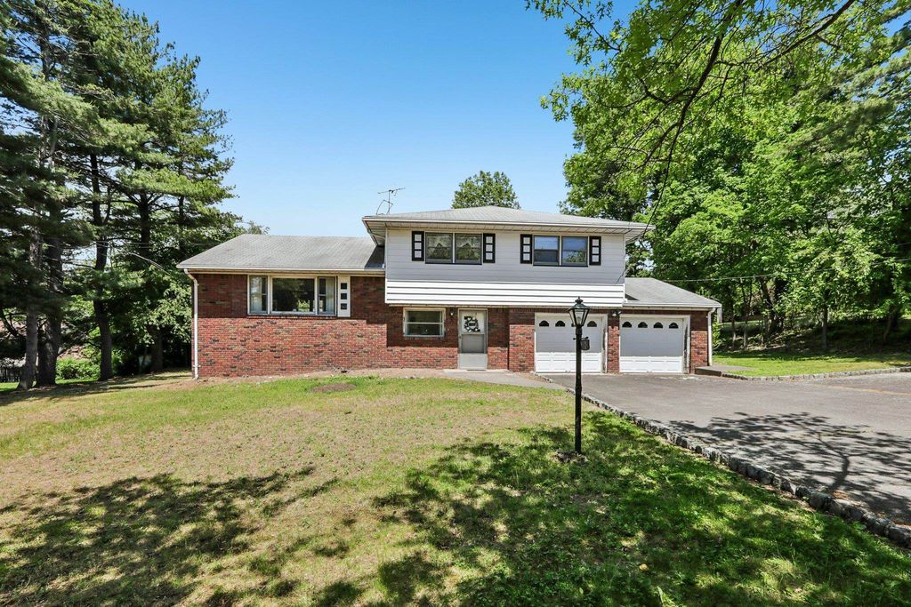 1355 RATZER RD, Wayne, NJ 07470