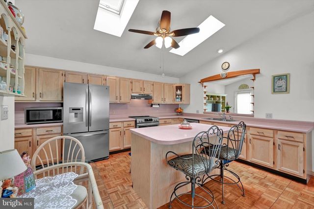 500 W LLOYD ST, Shenandoah, PA 17976