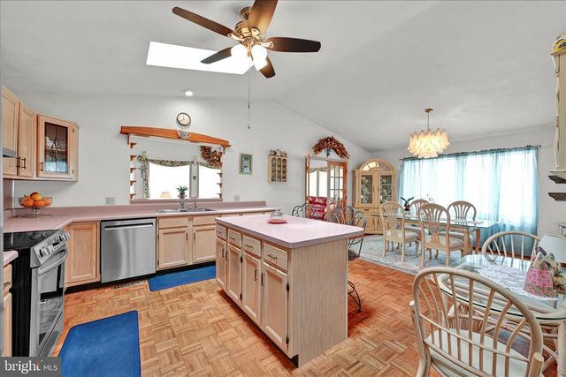 500 W LLOYD ST, Shenandoah, PA 17976