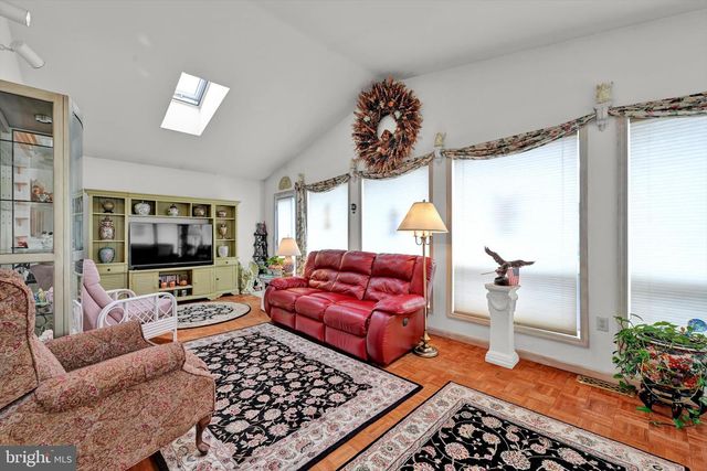 500 W LLOYD ST, Shenandoah, PA 17976