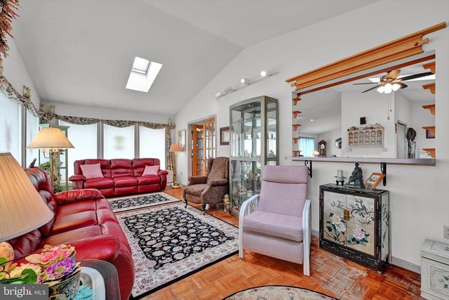 500 W LLOYD ST, Shenandoah, PA 17976
