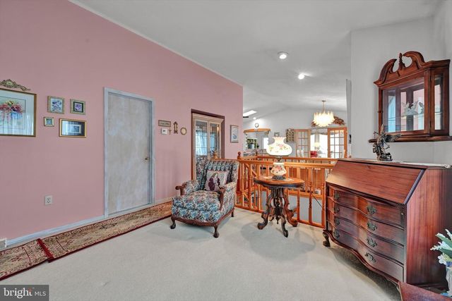 500 W LLOYD ST, Shenandoah, PA 17976
