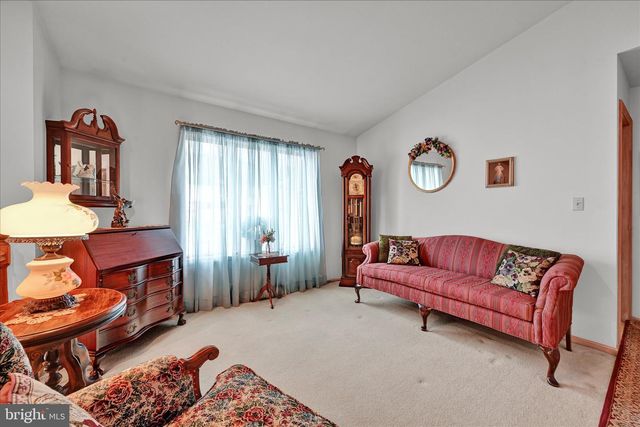 500 W LLOYD ST, Shenandoah, PA 17976