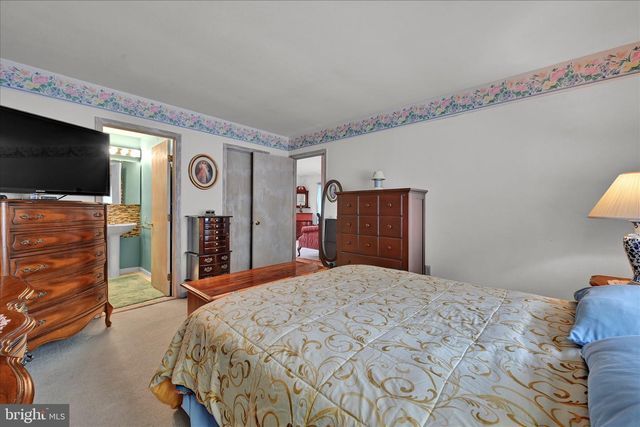 500 W LLOYD ST, Shenandoah, PA 17976