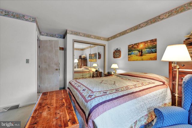 500 W LLOYD ST, Shenandoah, PA 17976