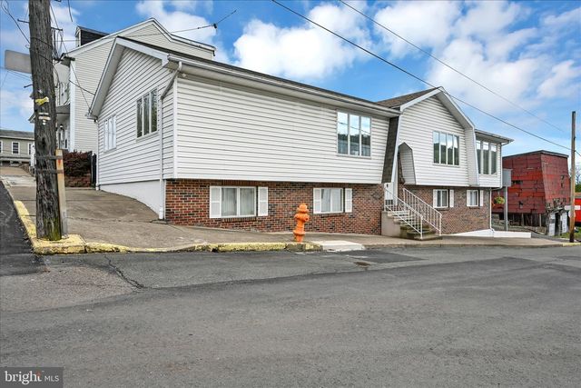 500 W LLOYD ST, Shenandoah, PA 17976