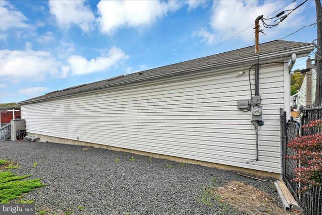 500 W LLOYD ST, Shenandoah, PA 17976