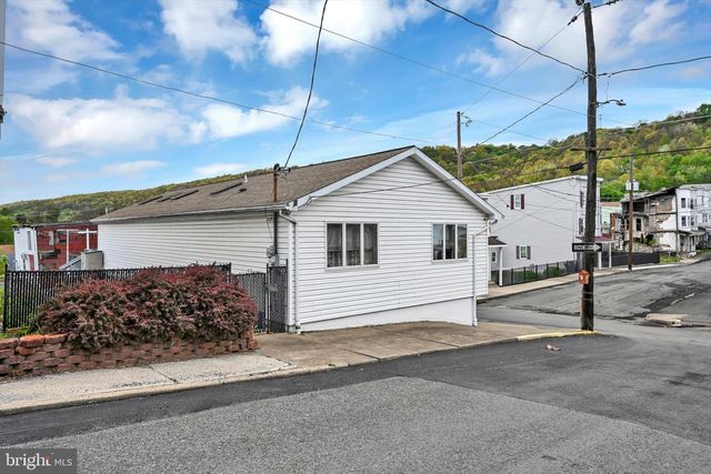 500 W LLOYD ST, Shenandoah, PA 17976