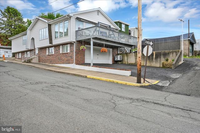 500 W LLOYD ST, Shenandoah, PA 17976