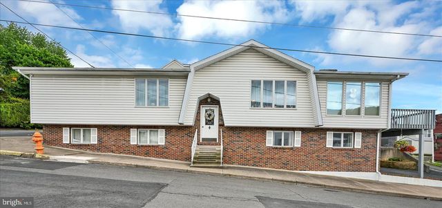 500 W LLOYD ST, Shenandoah, PA 17976