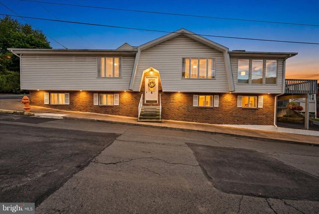 500 W LLOYD ST, Shenandoah, PA 17976