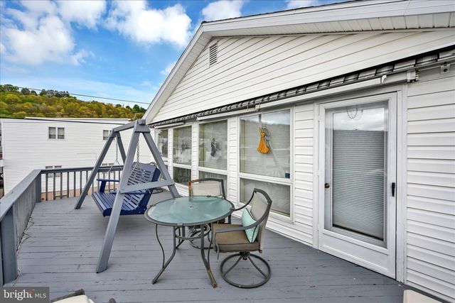 500 W LLOYD ST, Shenandoah, PA 17976