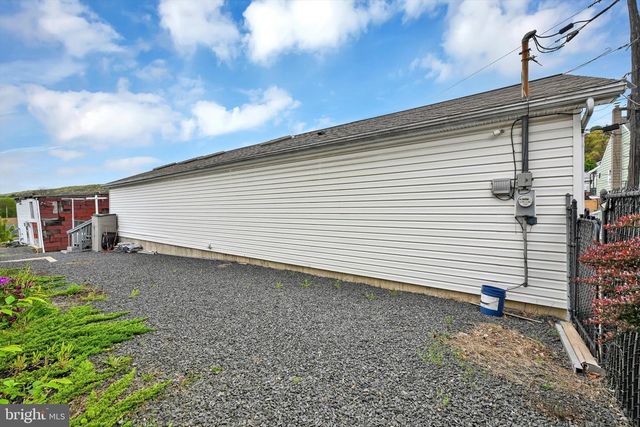 500 W LLOYD ST, Shenandoah, PA 17976
