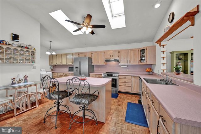 500 W LLOYD ST, Shenandoah, PA 17976