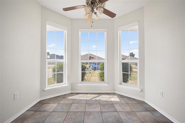 337 W Chantilly Way, Mustang, OK 73064