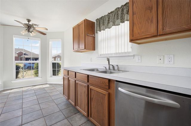 337 W Chantilly Way, Mustang, OK 73064
