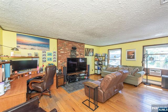 4 Hover Drive, Mount Arlington Boro, NJ 07856