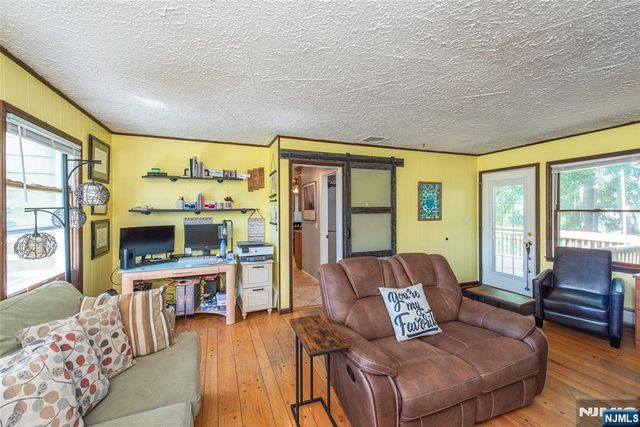 4 Hover Drive, Mount Arlington Boro, NJ 07856