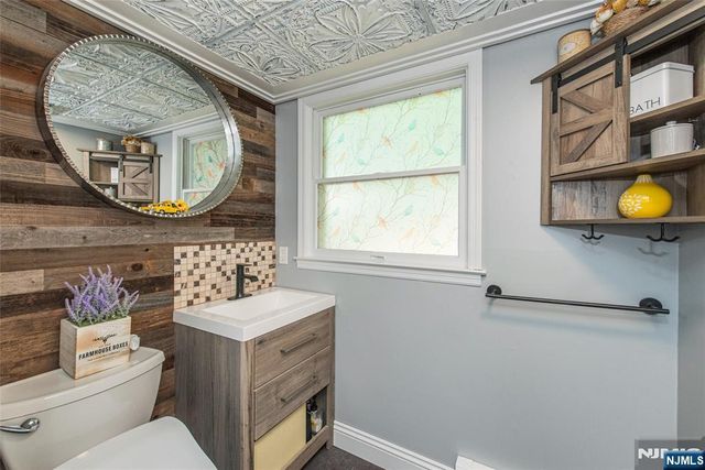 4 Hover Drive, Mount Arlington Boro, NJ 07856