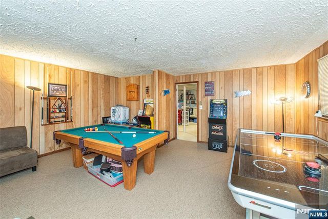 4 Hover Drive, Mount Arlington Boro, NJ 07856