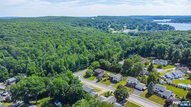 4 Hover Drive, Mount Arlington Boro, NJ 07856