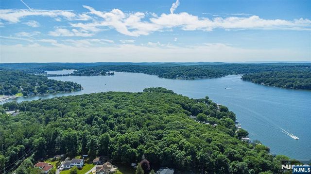4 Hover Drive, Mount Arlington Boro, NJ 07856