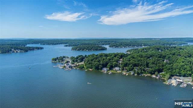 4 Hover Drive, Mount Arlington Boro, NJ 07856