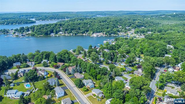 4 Hover Drive, Mount Arlington Boro, NJ 07856