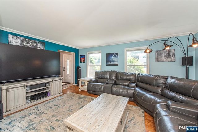 4 Hover Drive, Mount Arlington Boro, NJ 07856
