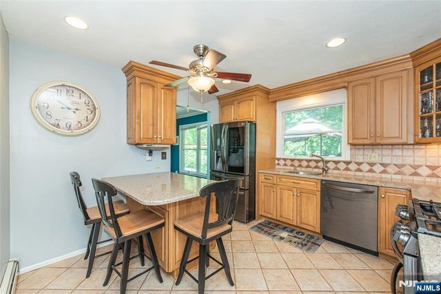 4 Hover Drive, Mount Arlington Boro, NJ 07856