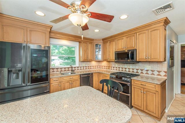 4 Hover Drive, Mount Arlington Boro, NJ 07856