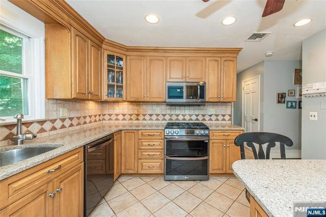 4 Hover Drive, Mount Arlington Boro, NJ 07856