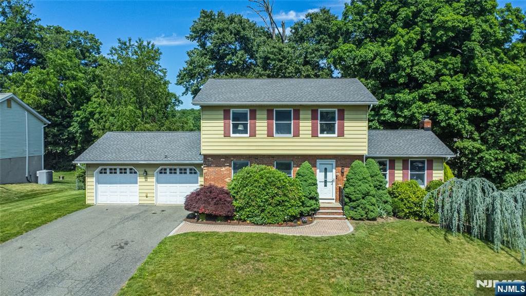 4 Hover Drive, Mount Arlington Boro, NJ 07856