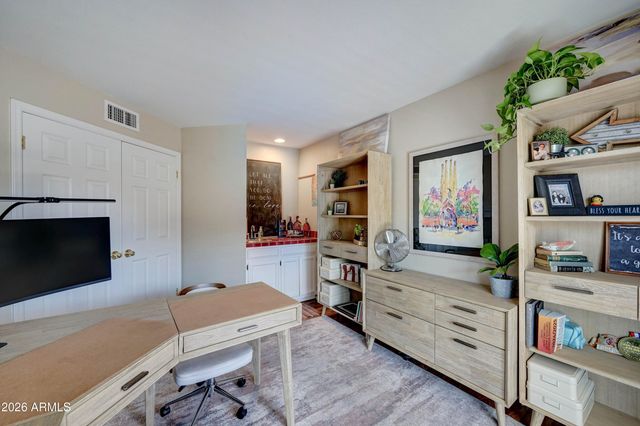2511 E SHAW BUTTE Drive, Phoenix, AZ 85028